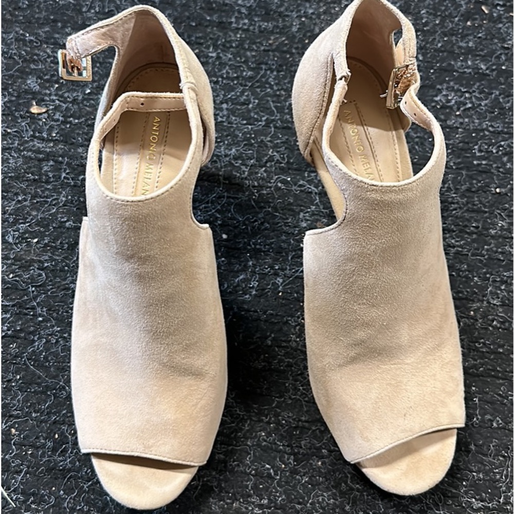 Antonio Melani Size 7 Nude Heels
